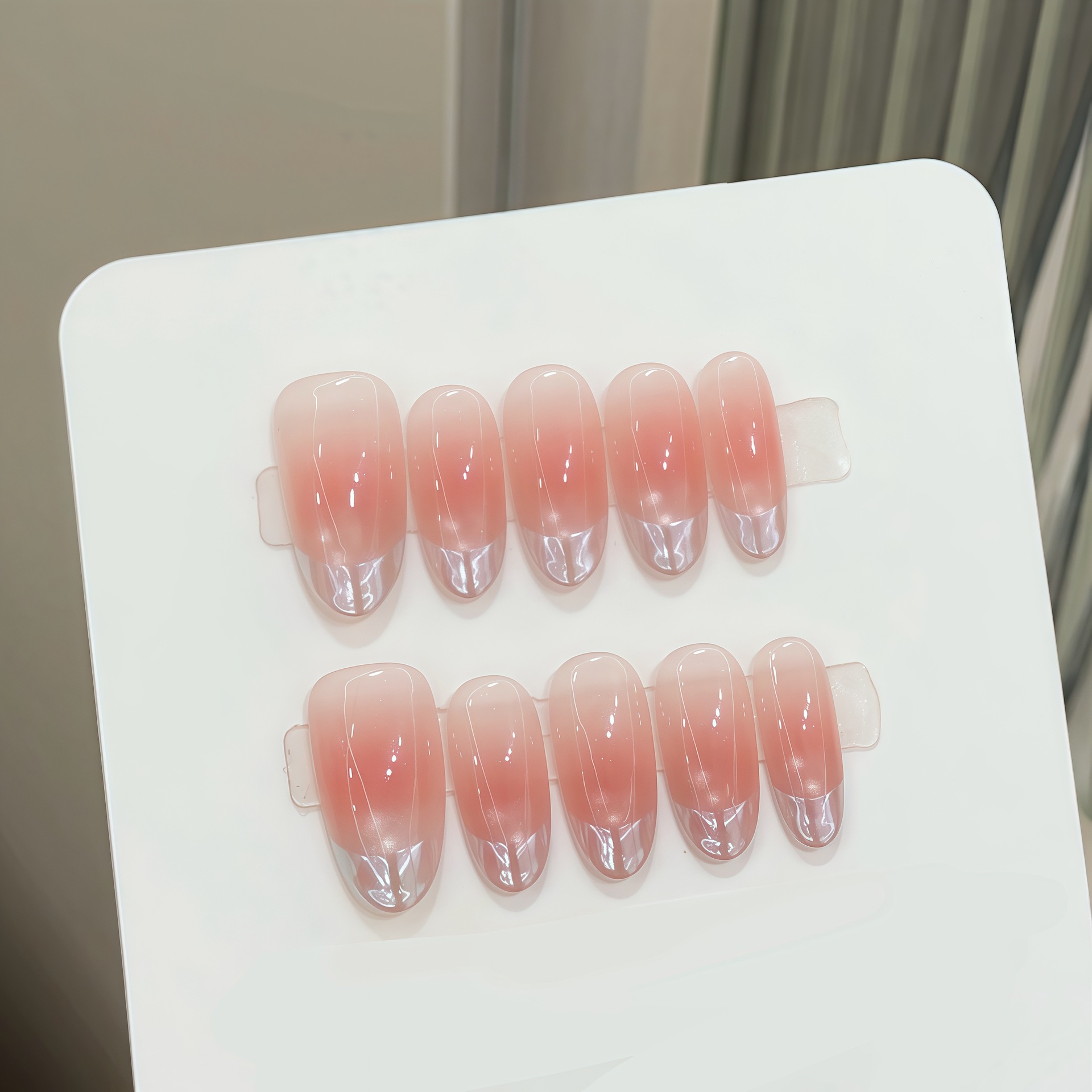 Nail Art Simple - 10 faux ongles ovales pressés à